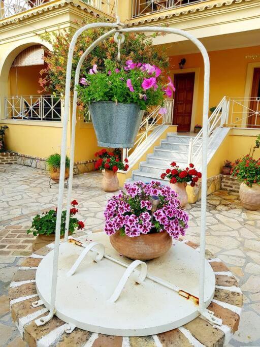 Sunny Stay Furnished Apartment In Kanoni Exterior photo